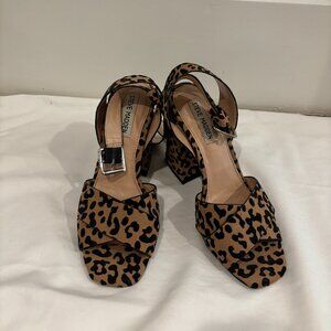 Never Worn Steve Madden Suede Heels